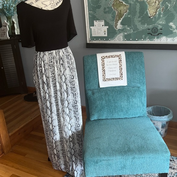 Dresses & Skirts - Women’s Maxi Dress